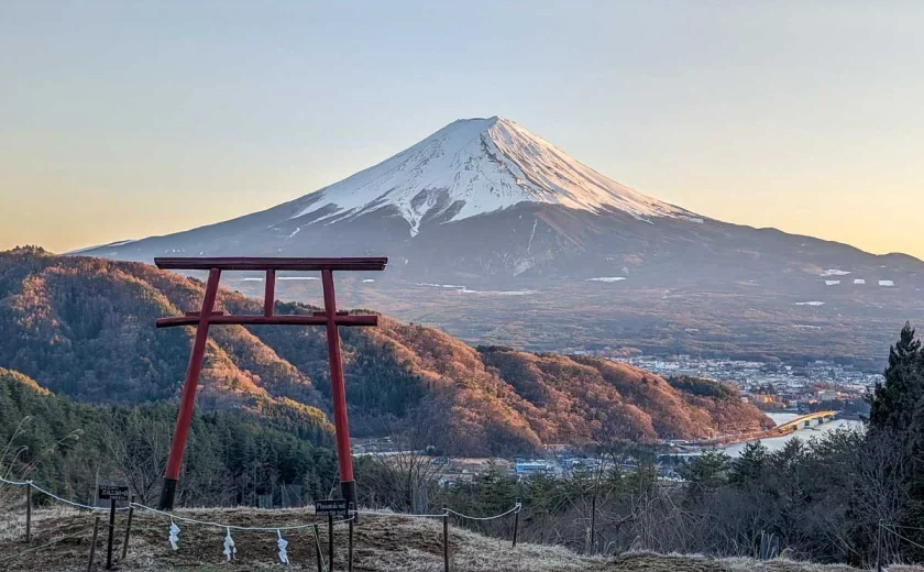 Kawaguchi-Asama-Shrine-with-mt-fuji-in-the-back-Japan-2